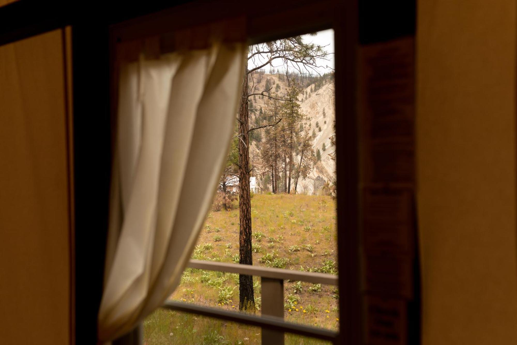 Kumsheen Rafting Resort Lytton Bagian luar foto