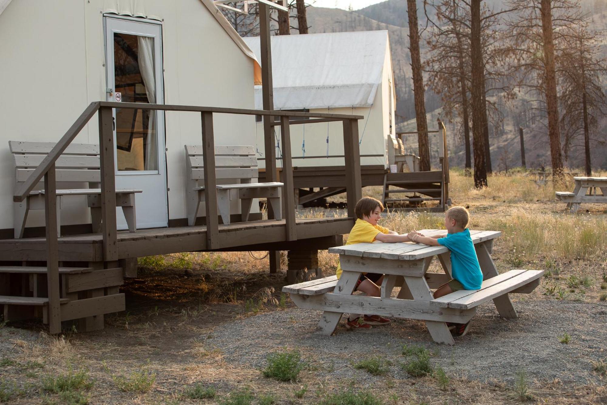 Kumsheen Rafting Resort Lytton Bagian luar foto