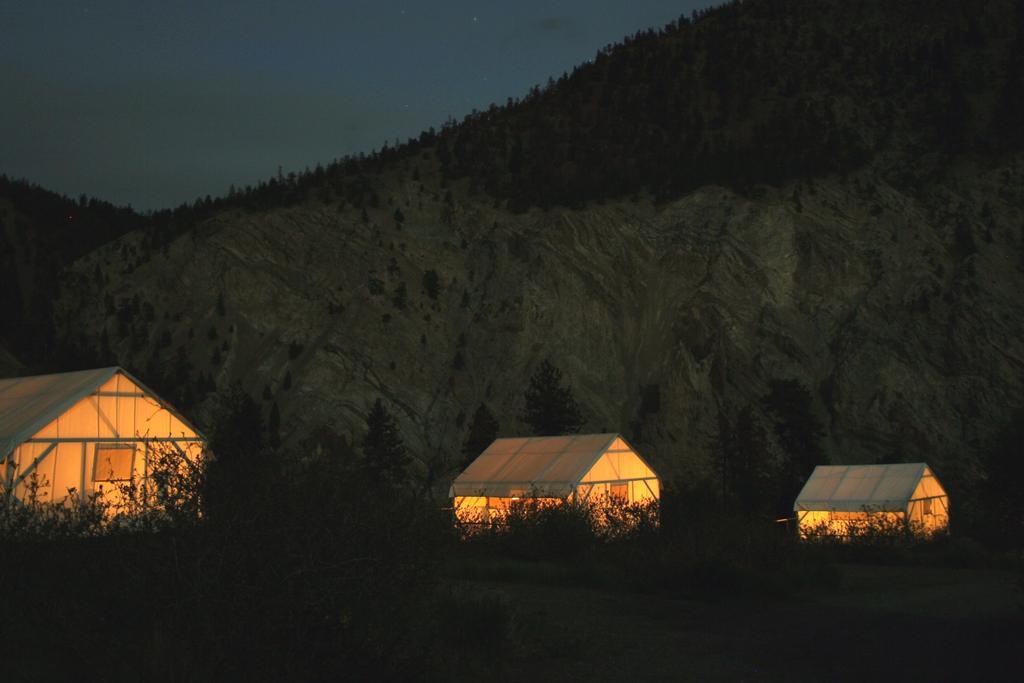 Kumsheen Rafting Resort Lytton Bagian luar foto
